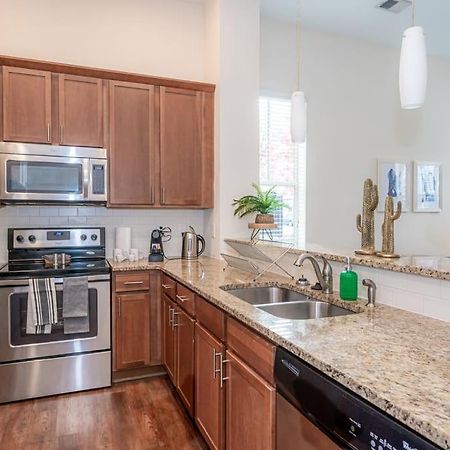 Laid Back 1Br W Comfy Living Room And Bar 샬럿 외부 사진